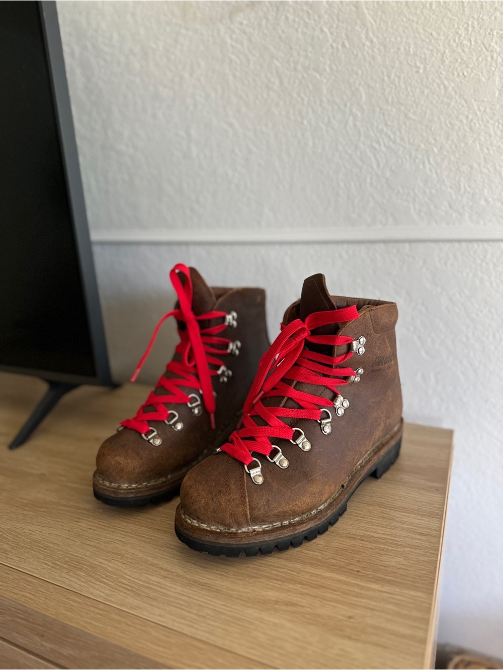 Vintage Raichle Leather Hiking Mountaineering boots 7 M Made in Switzerland